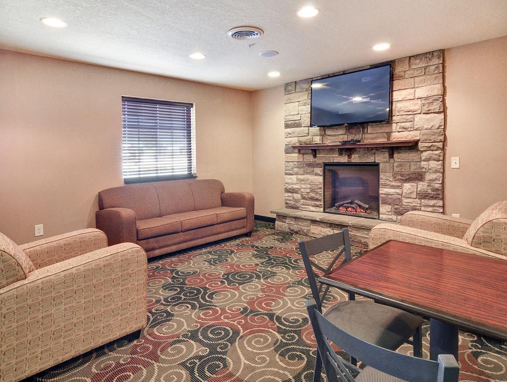 Cobblestone Inn & Suites - Big Lake Buitenkant foto