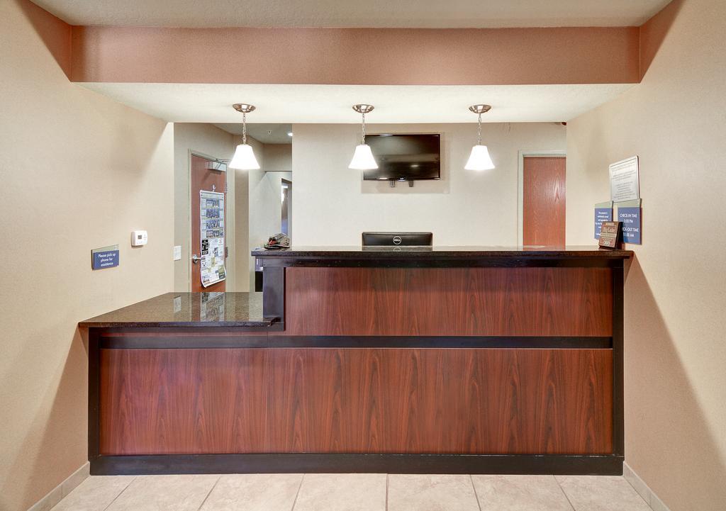 Cobblestone Inn & Suites - Big Lake Buitenkant foto