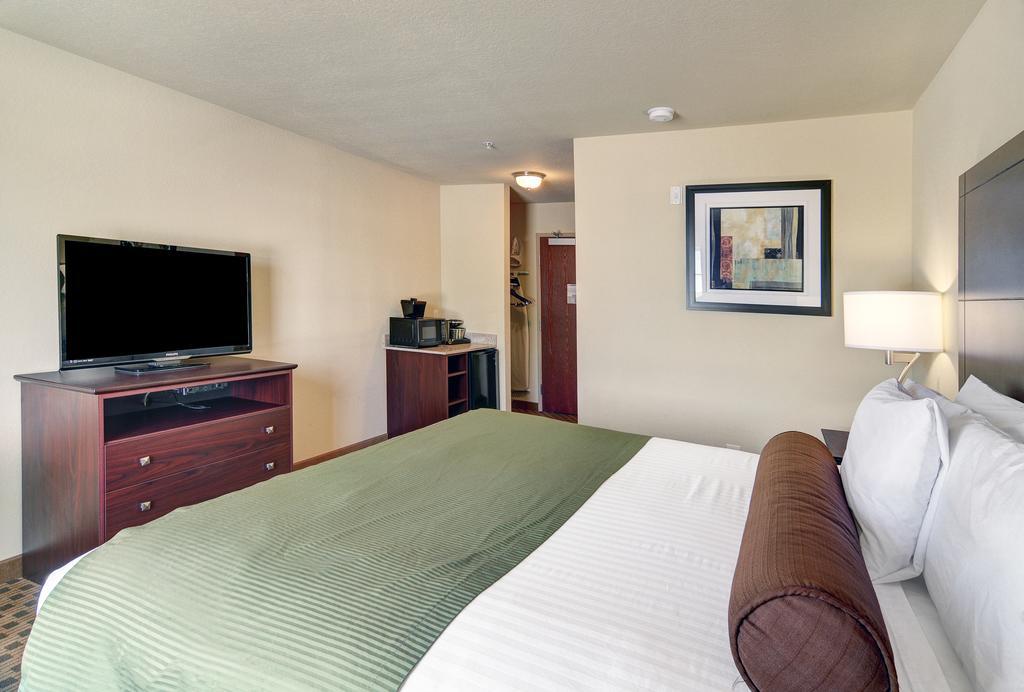 Cobblestone Inn & Suites - Big Lake Buitenkant foto