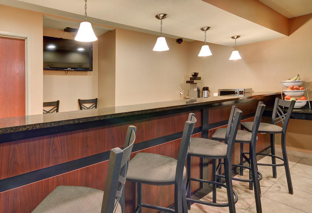 Cobblestone Inn & Suites - Big Lake Buitenkant foto
