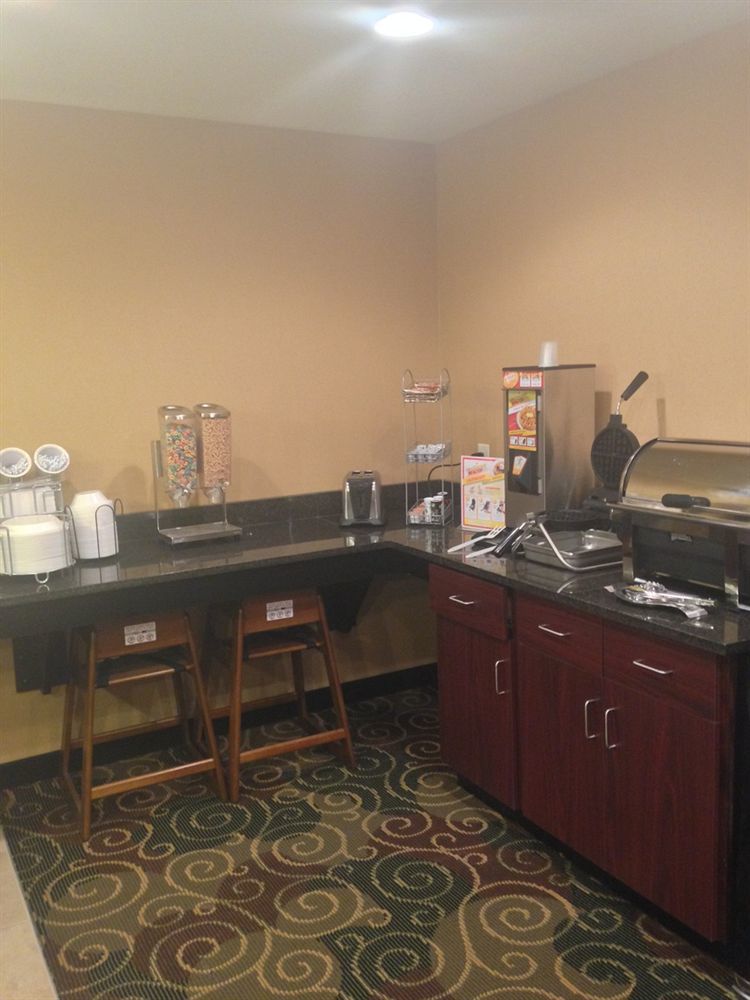 Cobblestone Inn & Suites - Big Lake Buitenkant foto