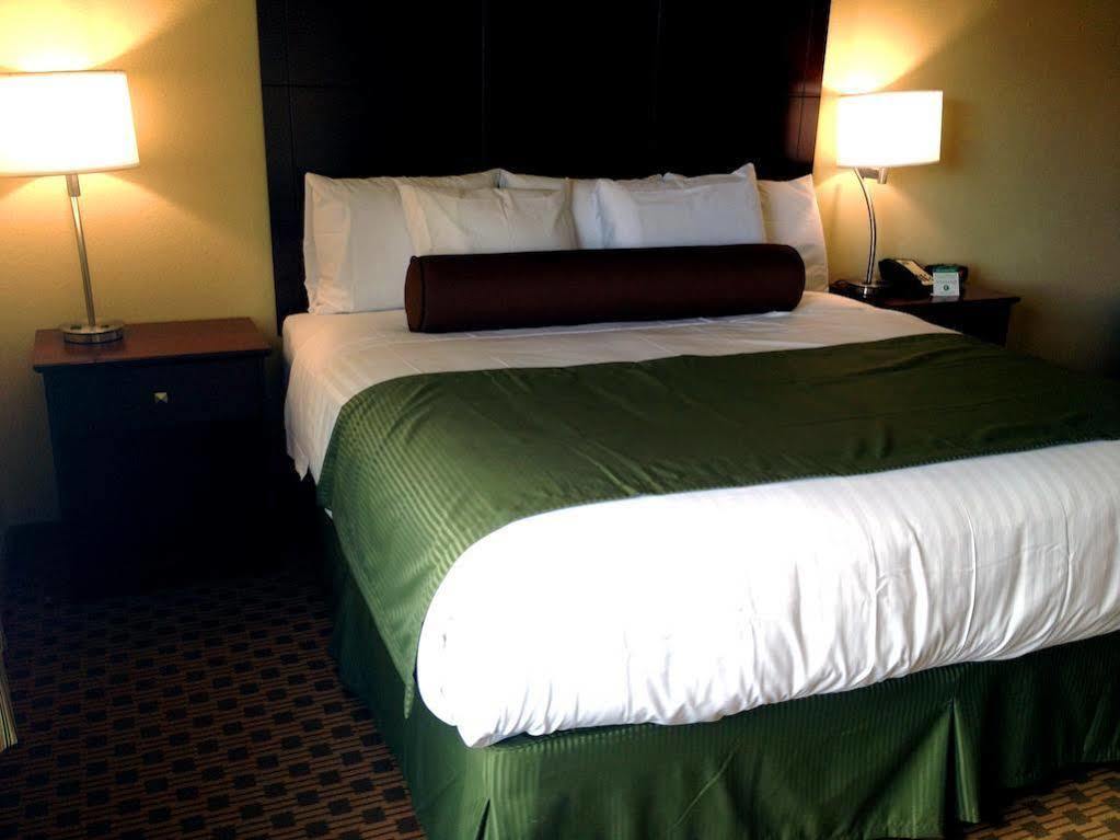 Cobblestone Inn & Suites - Big Lake Buitenkant foto