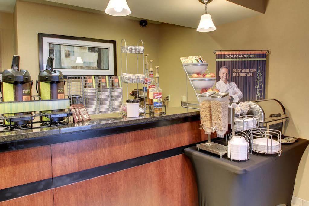 Cobblestone Inn & Suites - Big Lake Buitenkant foto